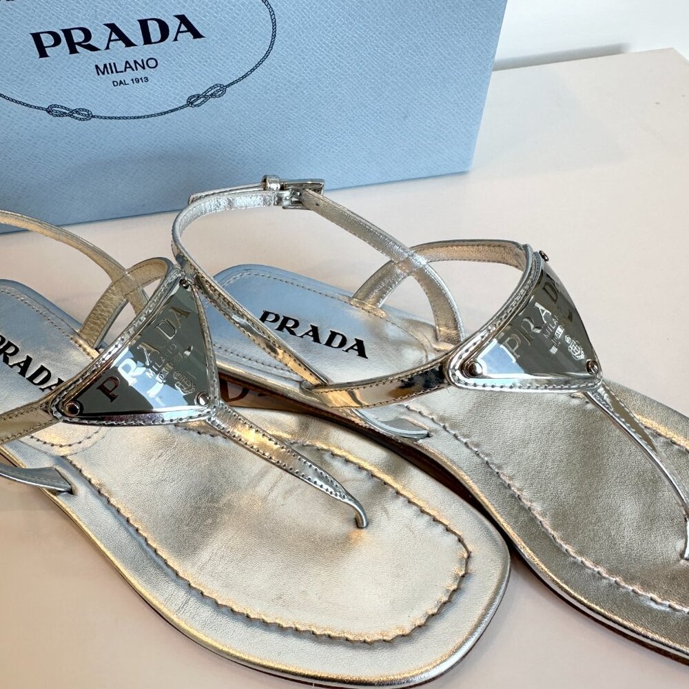 NEW PRADA Logo Metallic Leather Ankle-Strap Thong Sandals - Argento Size 36